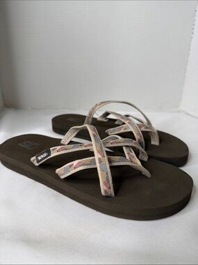 NWT Teva Women's Olowahu  Footbed Sandals Size 10